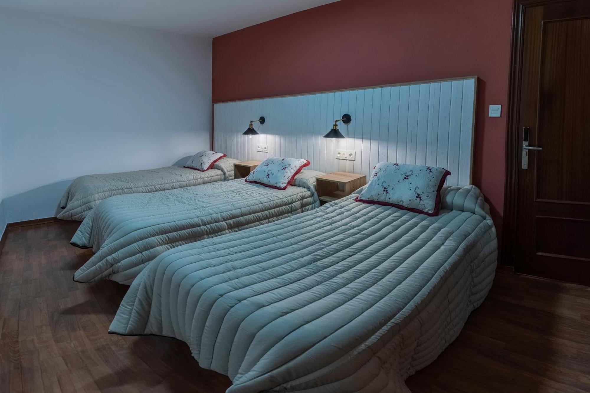 Hostal Julio Cesar La Virgen del Camino Buitenkant foto