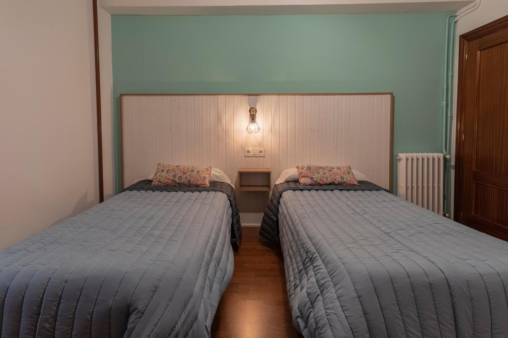 Hostal Julio Cesar La Virgen del Camino Buitenkant foto